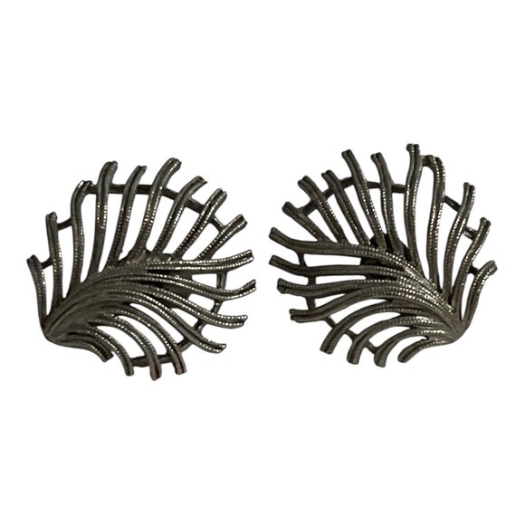 Vintage Lisner Screw-Back Earrings Silver Tone Openwork Leaf Palm Frond Design - Picture 2 of 4